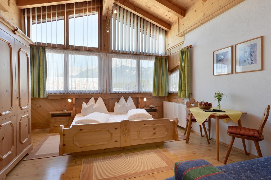 Hotel Theresia Garni Sankt Johann in Tirol Oda fotoğraf