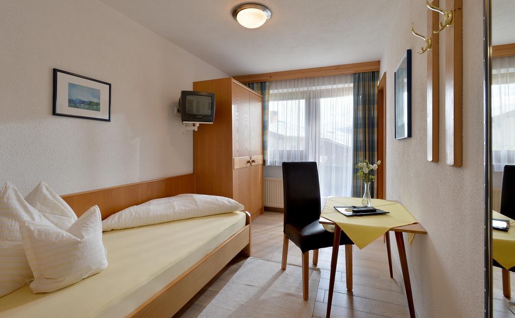 Hotel Theresia Garni Sankt Johann in Tirol Oda fotoğraf